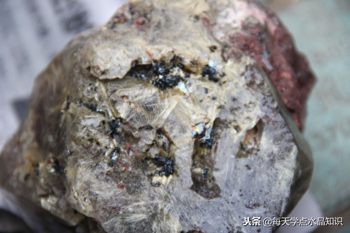 摸黑赶水晶原料交易早市去晚一晚人影都找着了