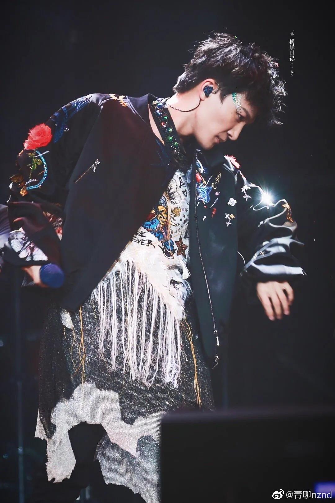 各路明星夸赞周深,专业人士花式夸周深