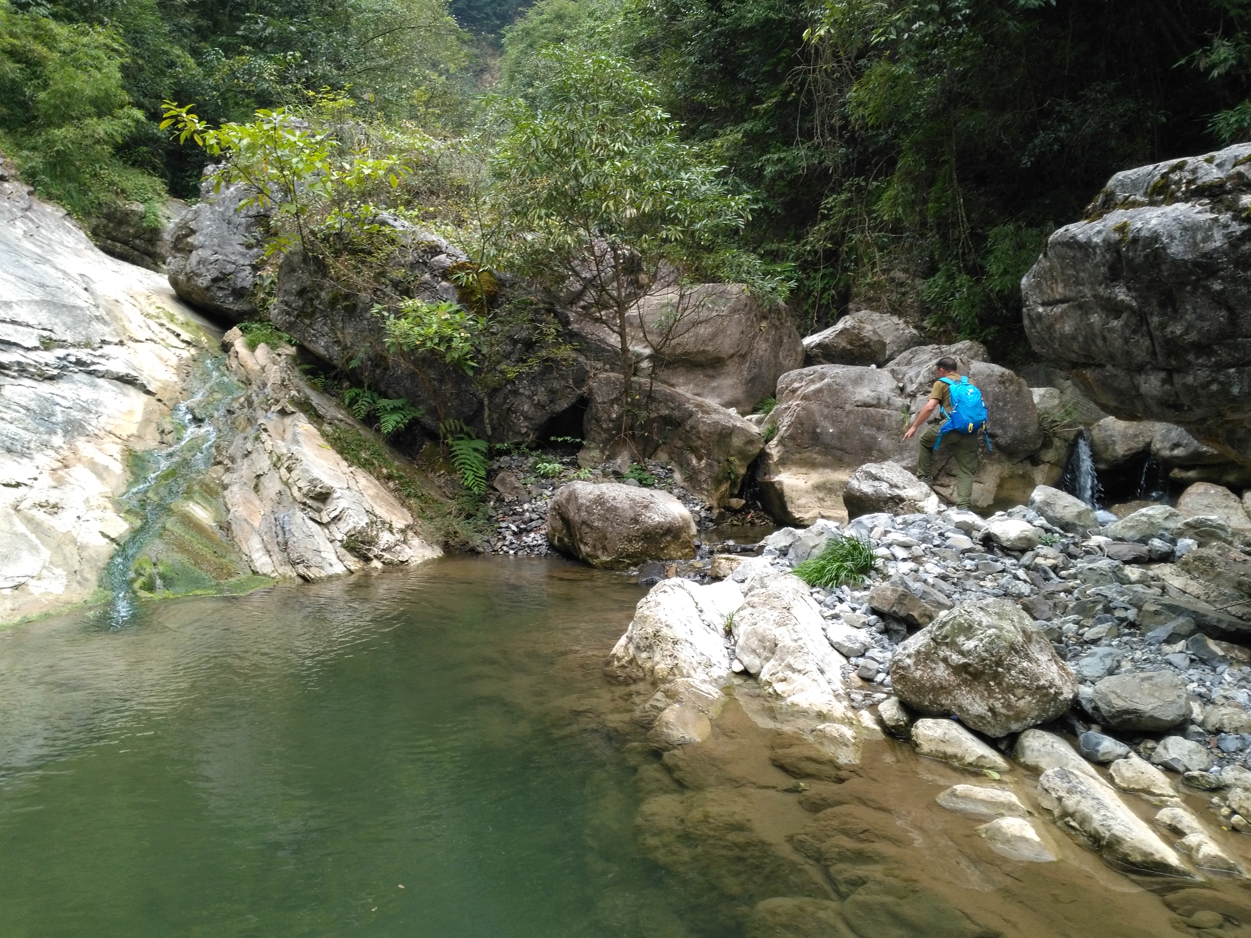 西漂湾瀑布群,建始西漂湾瀑布群