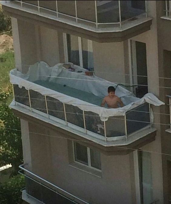 阳台建鱼池需要去物业吗,阳台太大可以砌墙吗