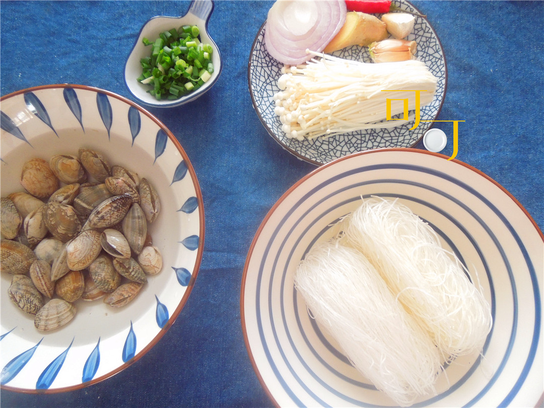 锡纸花甲粉什么样的人群最爱吃,这么冷的天来碗热乎乎的花甲粉