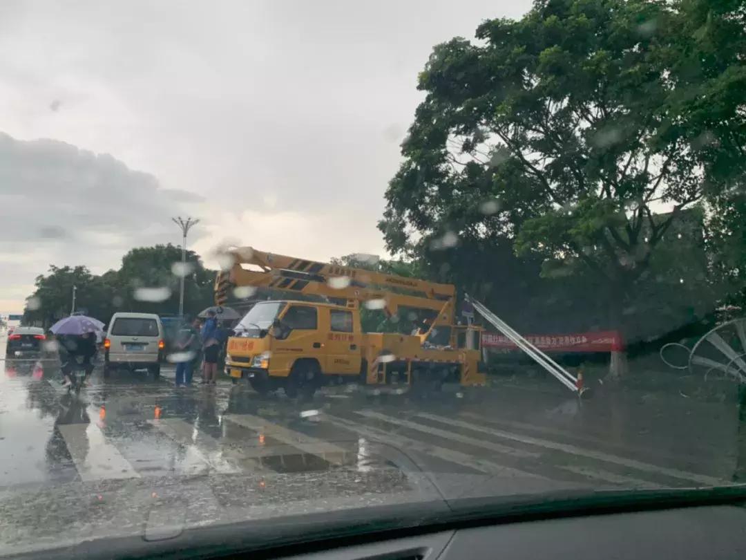 泗洪周边暴雨最新状况,泗洪大雨暴雨视频最新