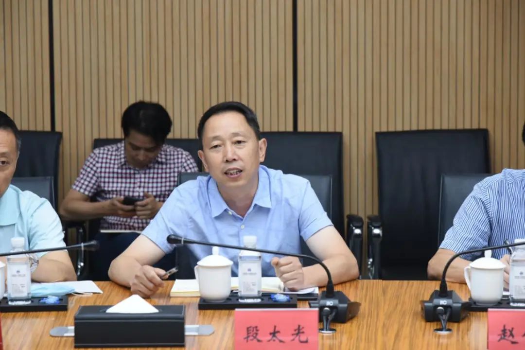 科锐国际*党**委书记崔爱琳一行莅临园区座谈交流