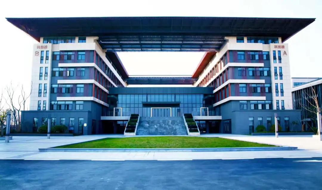 南京民办大专学费一览表,南京民办初中学费一览表