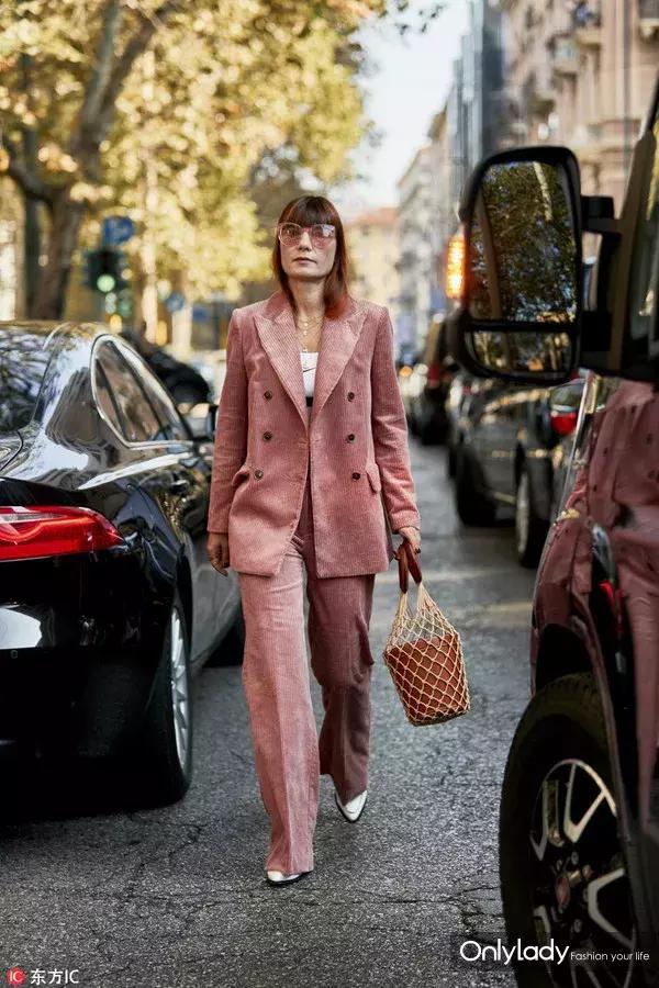 灯芯绒真的很洋气吗,灯芯绒洋气裤子