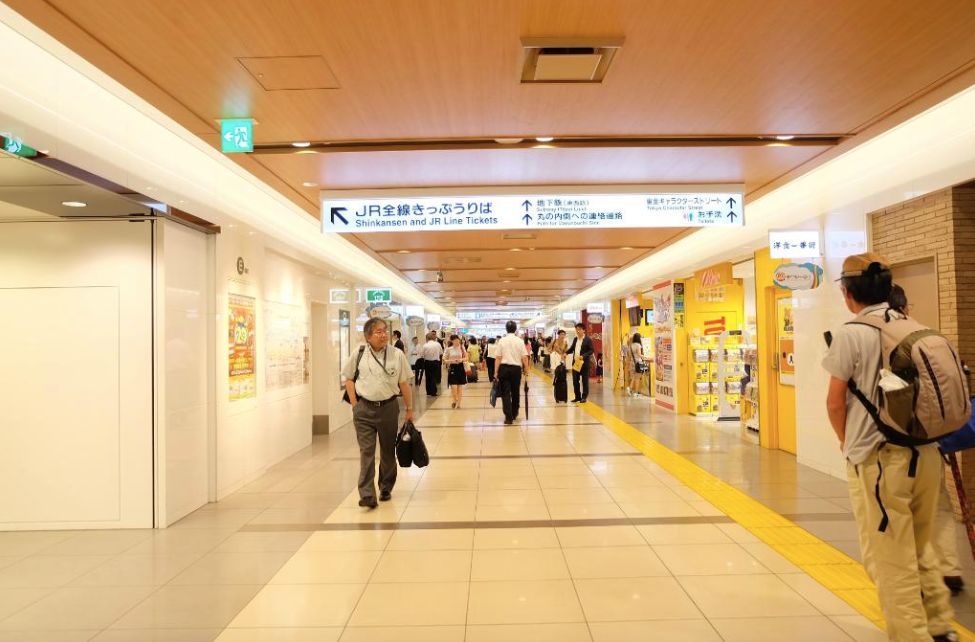 游客都去逛百货商店了,日本人自己去了这里