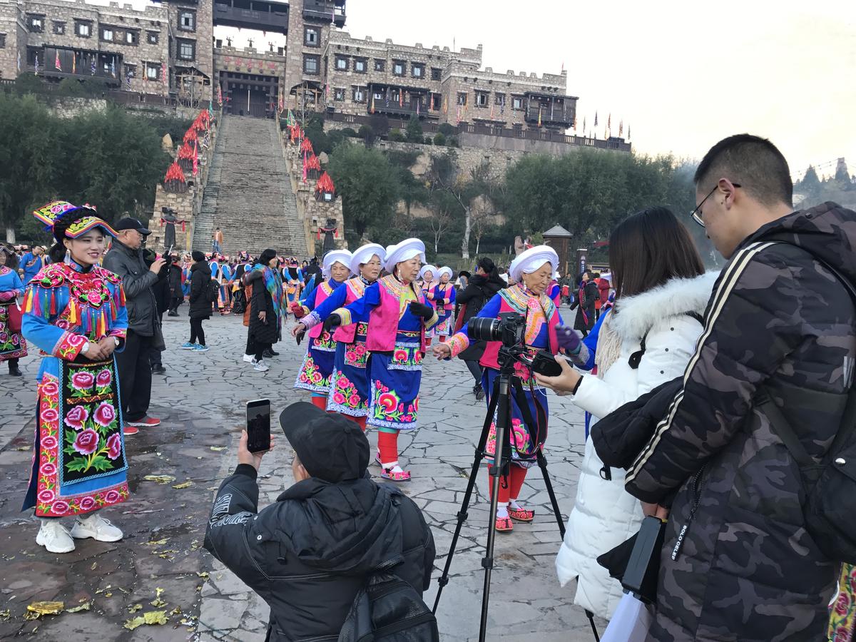 四川95后大学生成网红，用头条号传播羌族文化