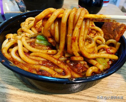 新疆网红爆款爆辣炒米粉,超辣的新疆炒米粉推荐
