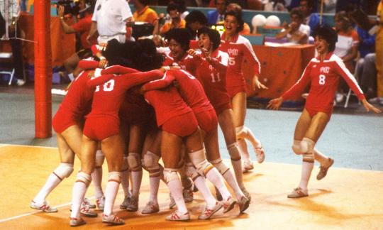 曾经的女排,曾经的泳装排球服