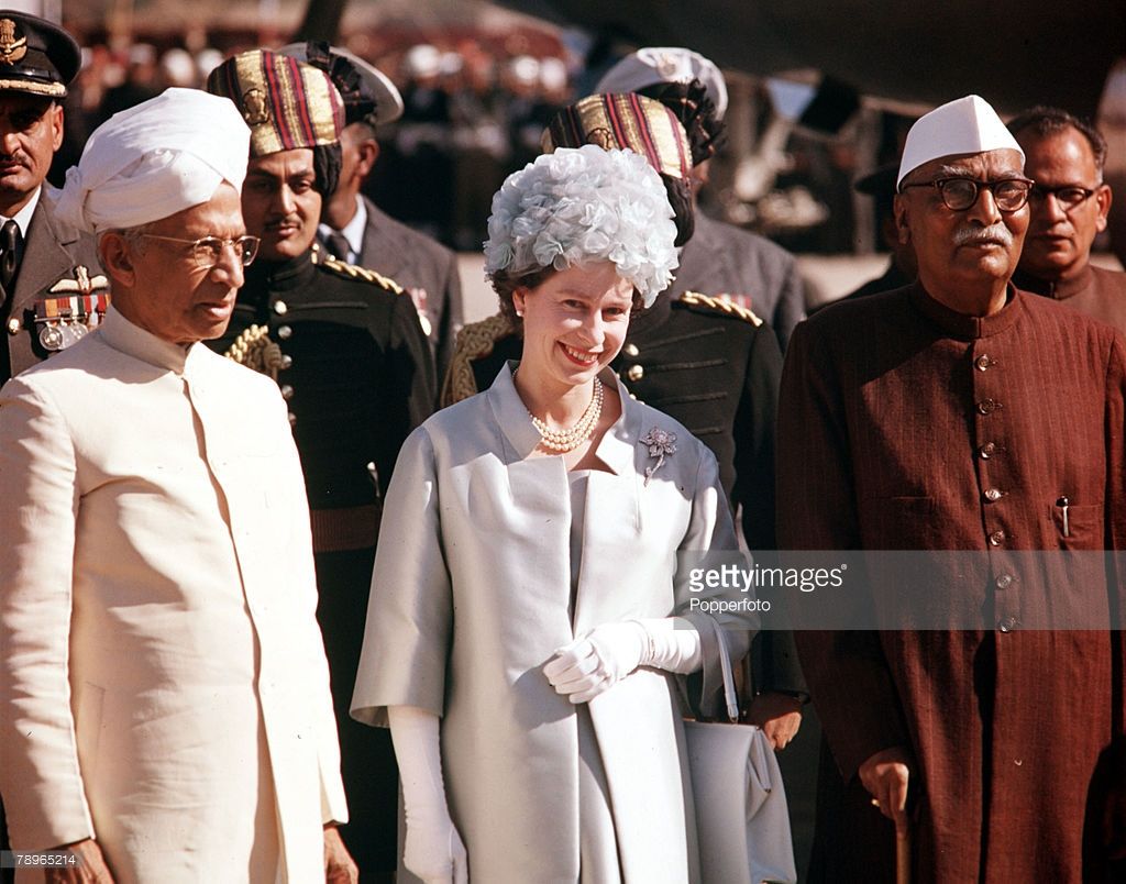 粉红美钻送公主,成全莉莉贝特少女心,女王的这枚花型胸针不简单