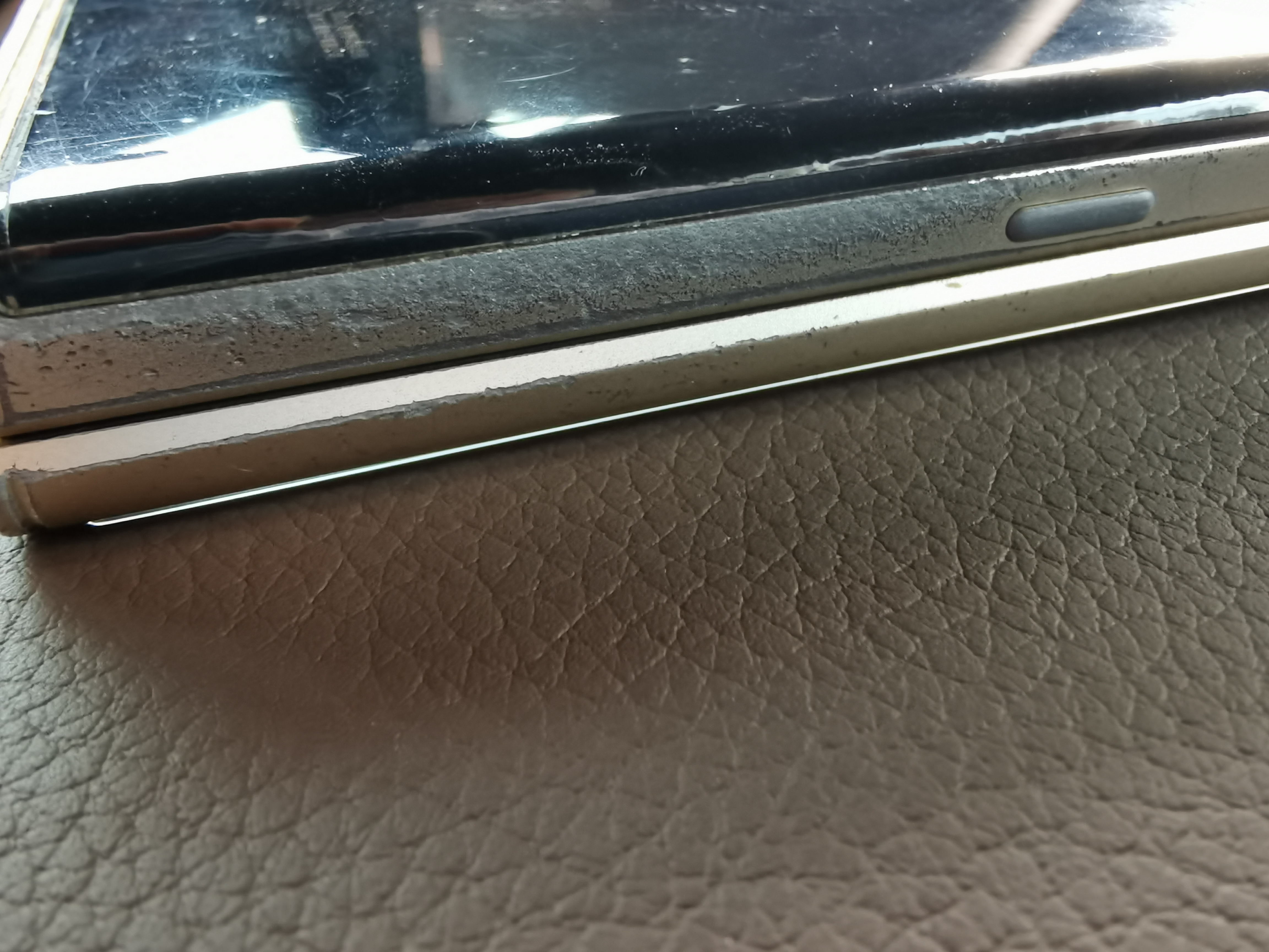 2000多买的三星w2018,2023年还能买三星w2018吗