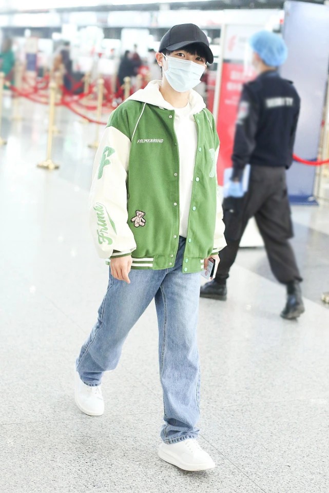 周深服装搭配牛仔服,周深牛仔裤穿衣搭配图