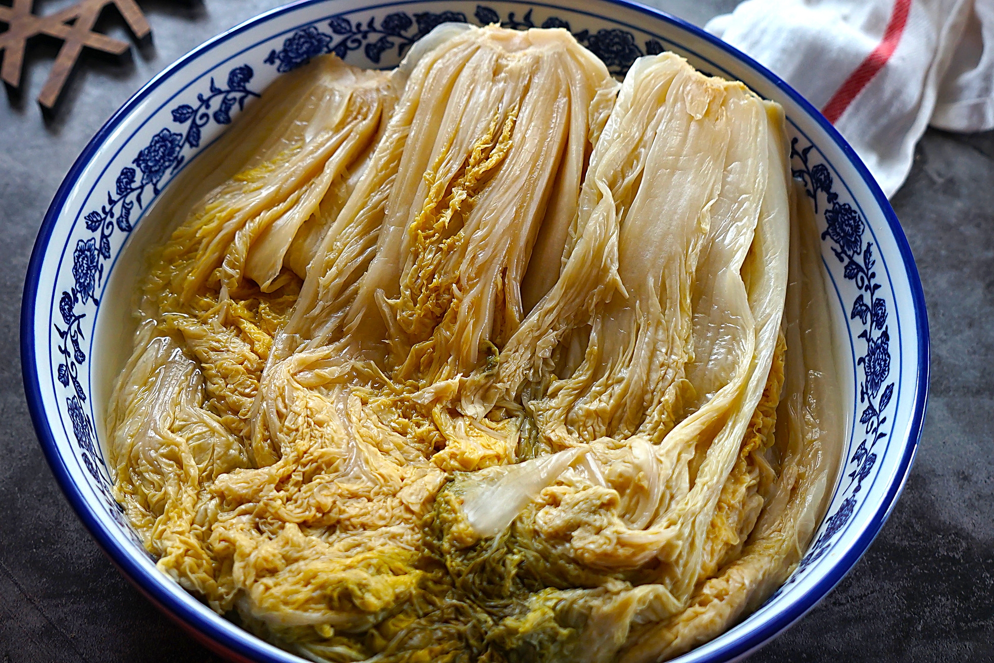 酸菜在家自己做2天就能吃,酸菜不要晒的腌制方法