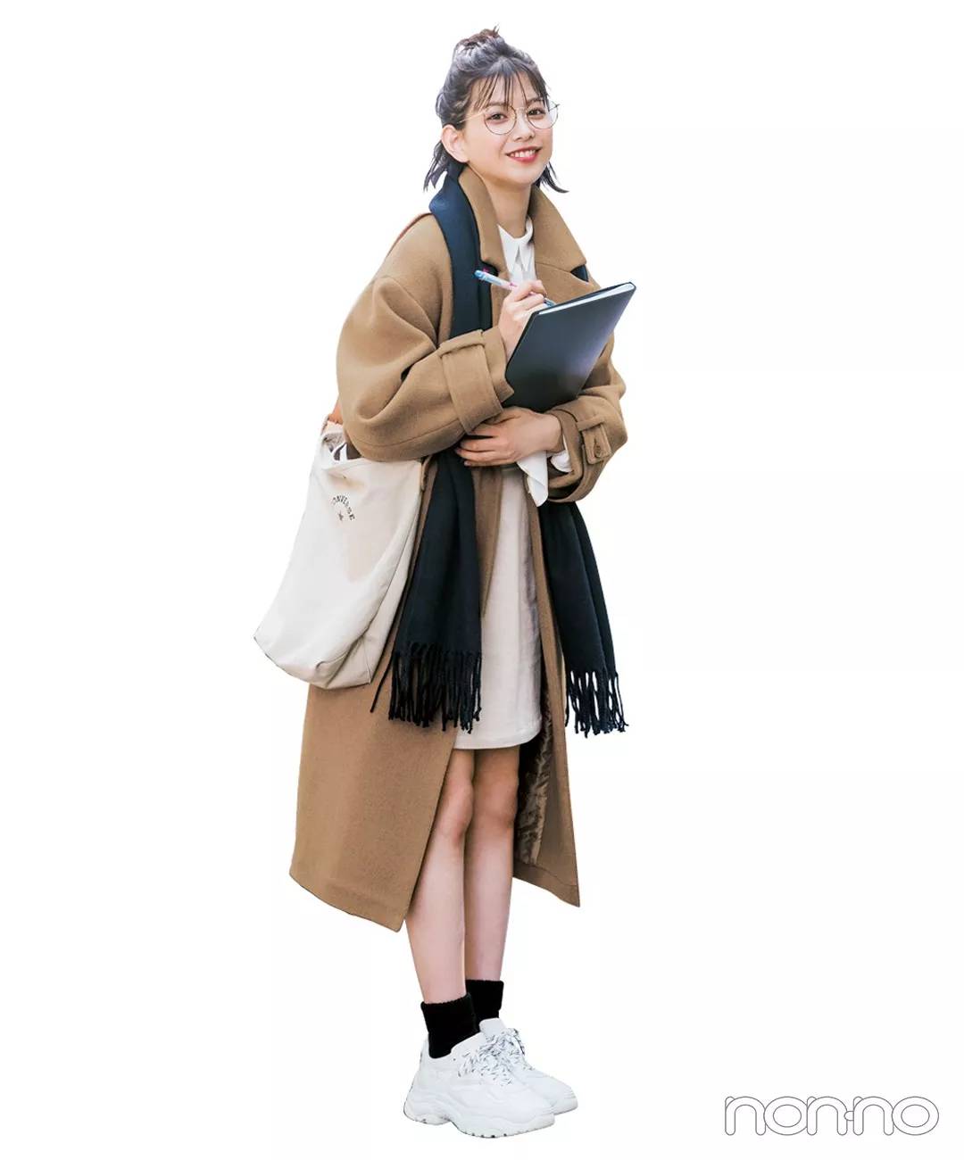 白色高底运动鞋穿搭,秋冬运动鞋搭配什么衣服