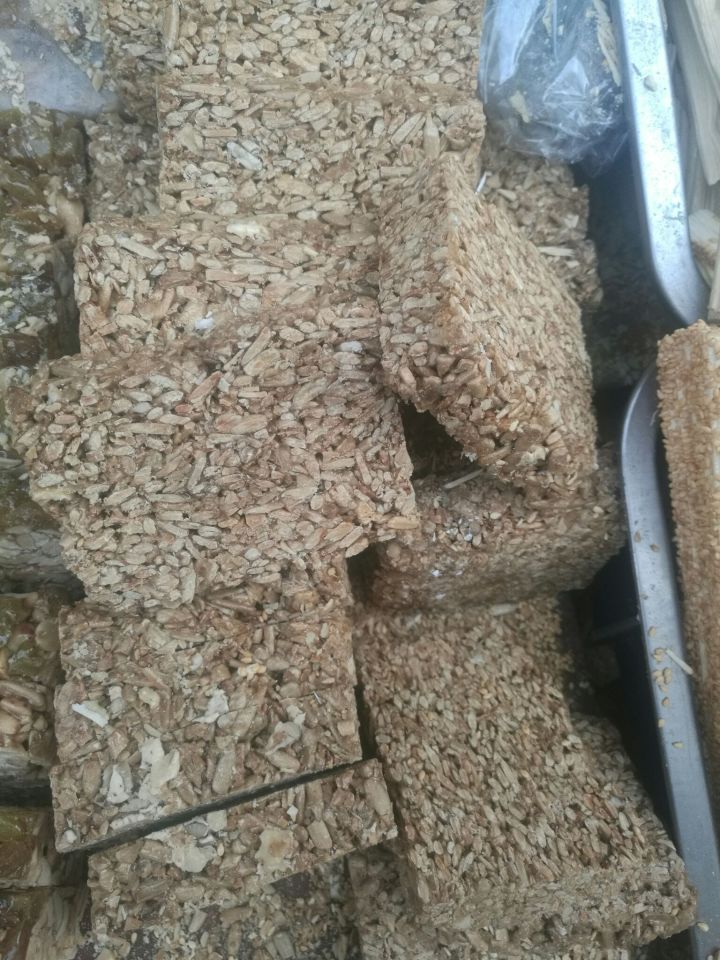 路边切糕为何这么贵,切糕为什么这么贵呢