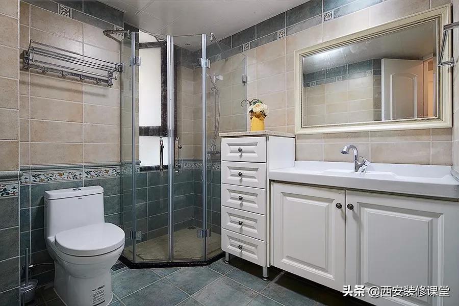 卫生间淋浴隔断用玻璃门还是浴帘,软装隔断卫生间淋浴区装修效果图