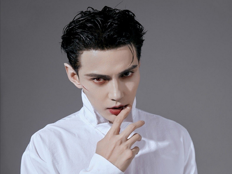 徐正溪拼接牛仔马甲,徐正溪穿搭图片