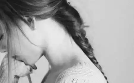 被女友打了一巴掌应该怎么处理,不小心打了女友一巴掌该怎么办