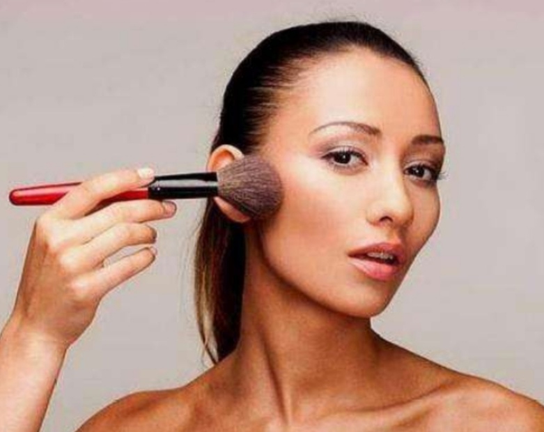 逆龄粉底液b10上脸发黄,皮肤暗沉发黄用什么颜色的粉底液