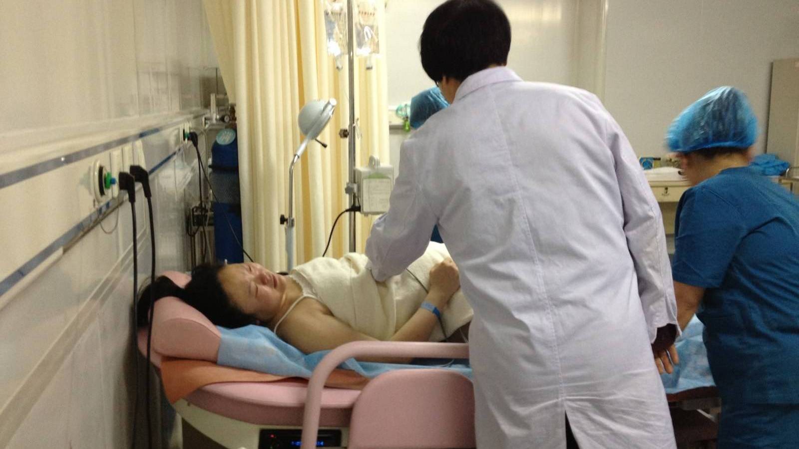 孕妇水中分娩能成功吗,第一胎水中分娩