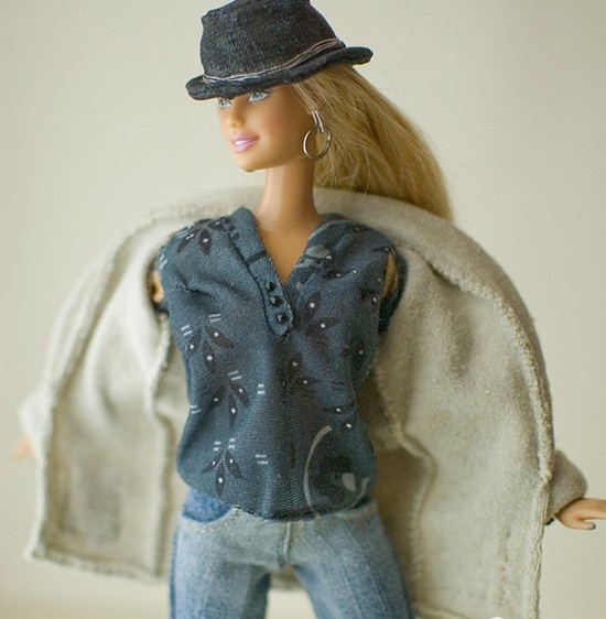 为芭比娃娃设计衣服过程,给洋娃娃制作衣服的视频