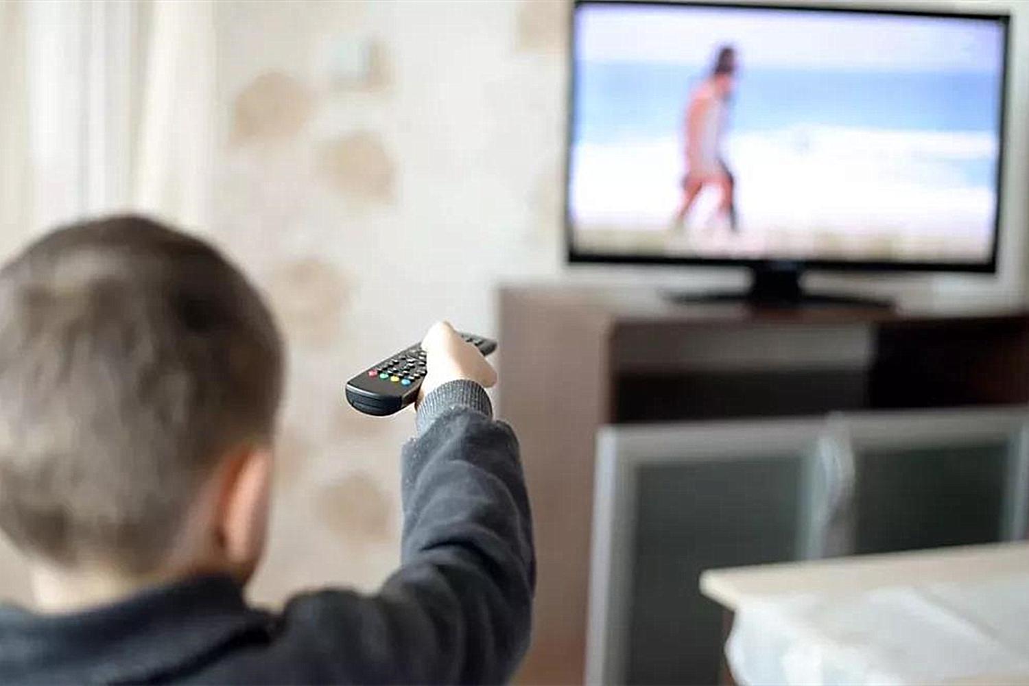 看电视对孩子的危害真实性,不要让孩子看电视有什么好处