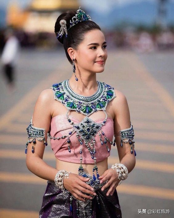 泰国的民族服装是怎么样的,泰国传统服装泰服