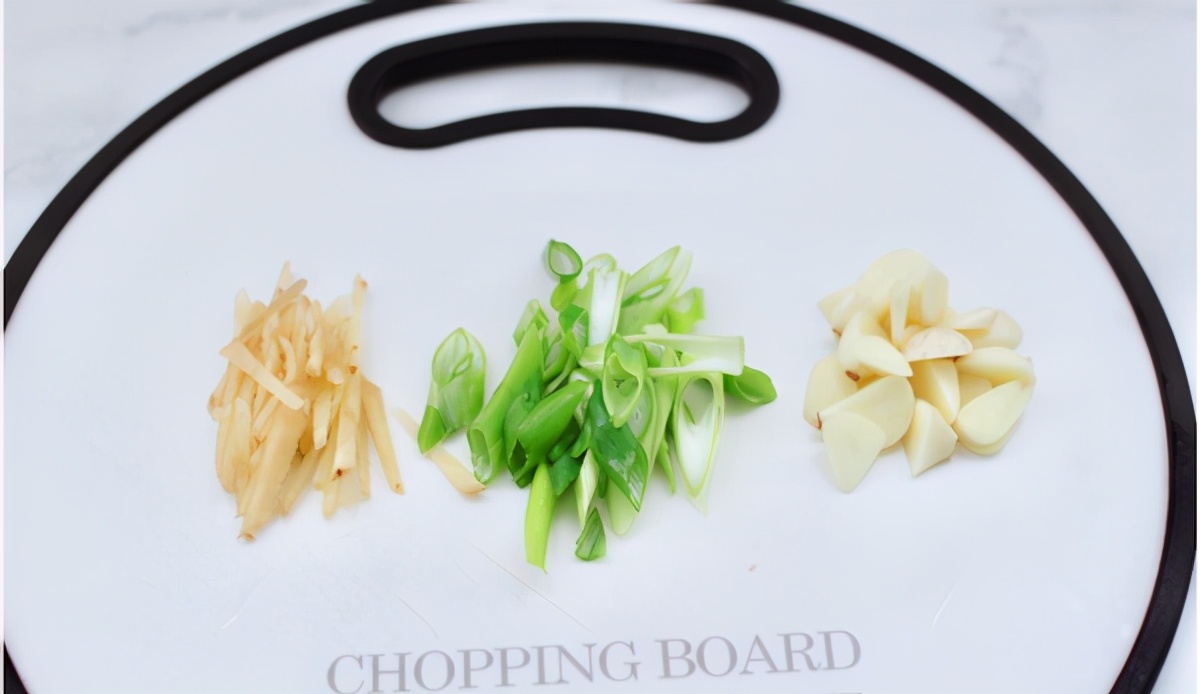 鸡身上“软黄金”，识货的人抢着买，肉贩子偷偷留着吃