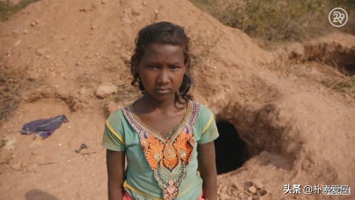 残酷真相：你包里的高光眼影，是无数4岁孩子拿命换的