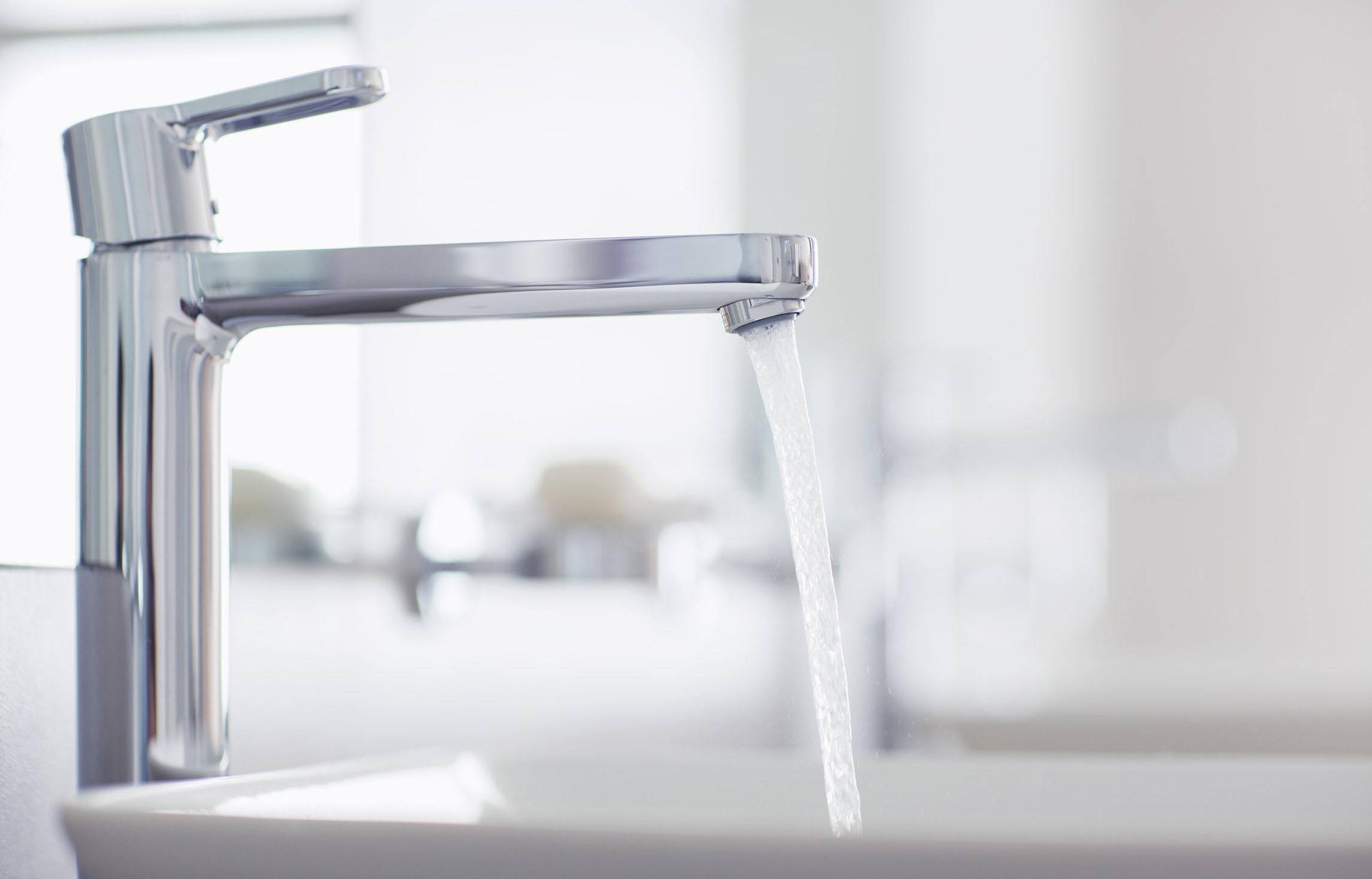 冷热水龙头怎么更换电热水龙头,水龙头更换怎样选择尺寸