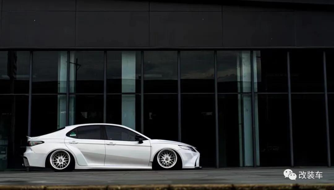 凯美瑞高达涂装,高达改色车膜凯美瑞