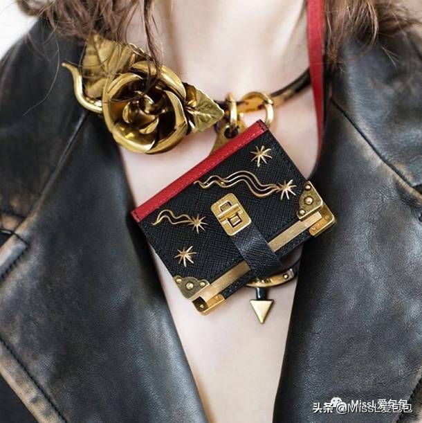 第18只包｜PradaCahier：不只是穿Prada的女王，更是你的月光宝盒