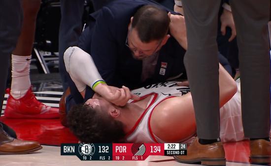 韦世豪爆铲运动员怎么样了,韦世豪脏动作合集