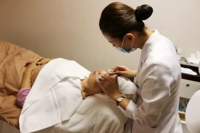 带妈妈体验高铁商务座,体验坐高铁带孩子