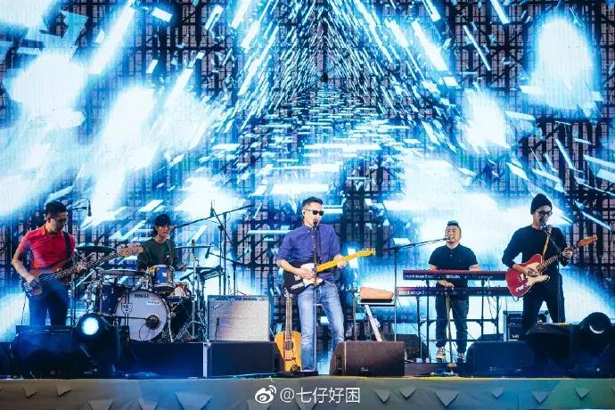 这支乐队才是《歌手》最大的惊喜，可惜很多人只听过他们的成名曲