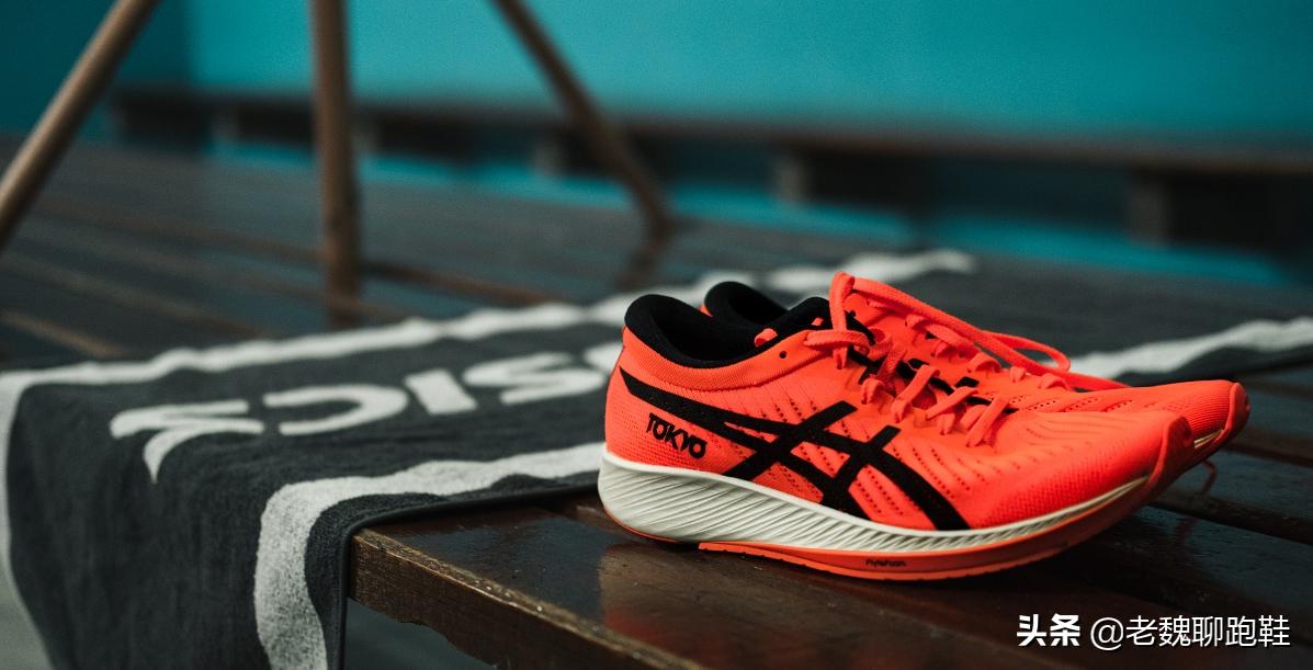 就算是慢跑鞋之王，也顶不住了：全年亏损1.5亿，连续4年下滑