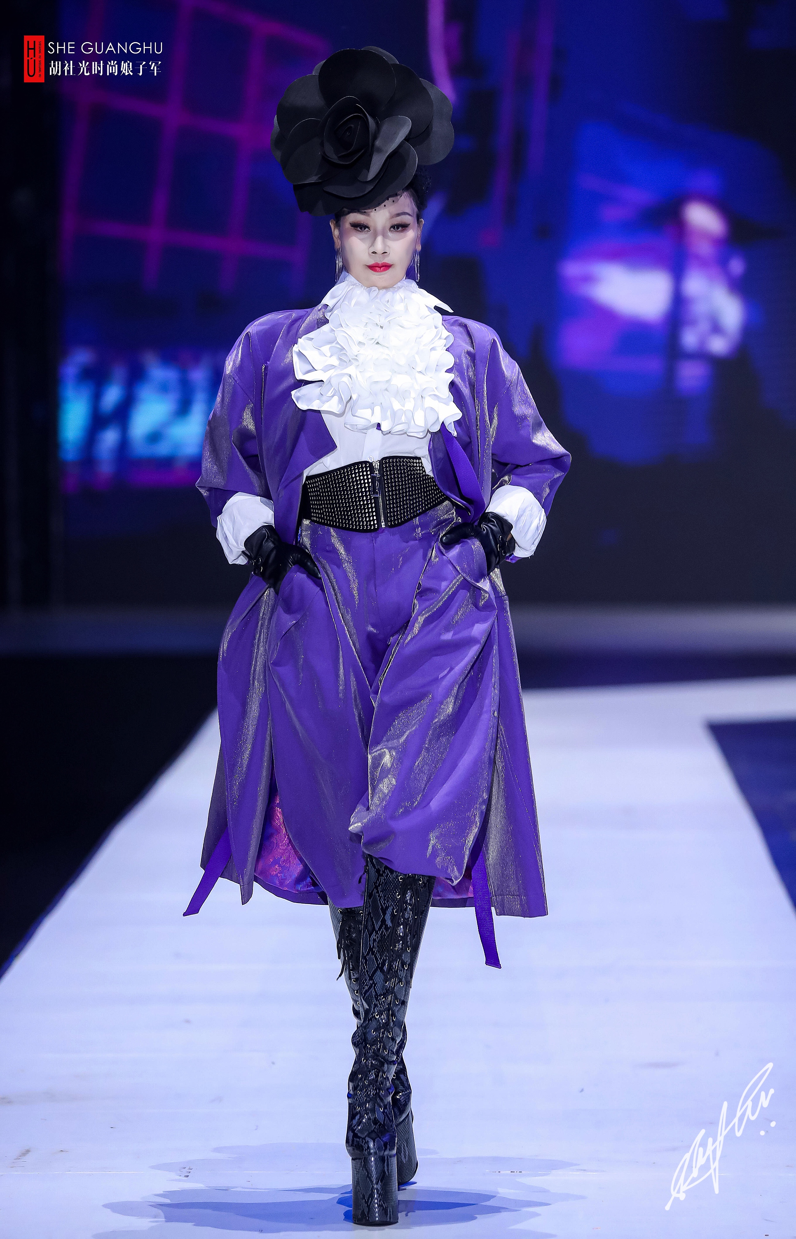 胡社光时尚娘子军五周年show,胡社光时尚娘子军亮相视频