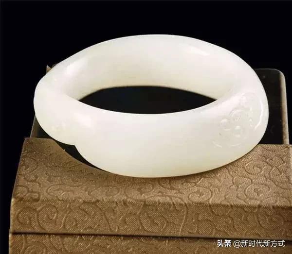 新手小白如何挑选玉石手镯,玉石手镯和黄金哪个更合适