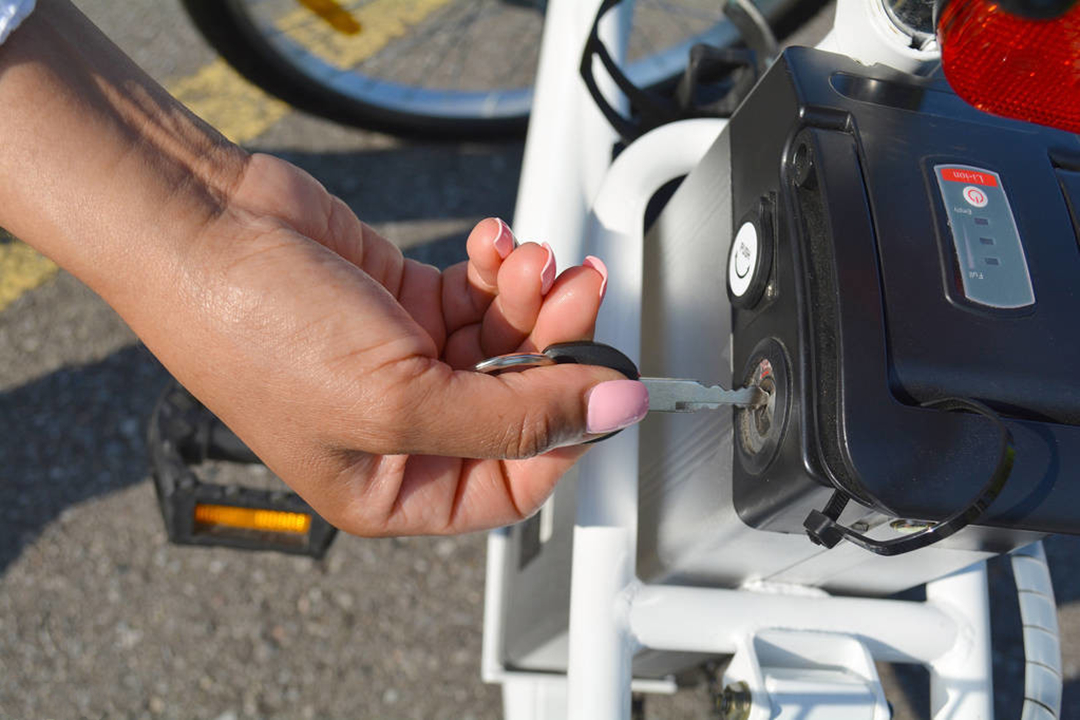 怎么辨别电动车锂电池和铅酸电池,电动车锂电池和铅酸电池怎么分辨
