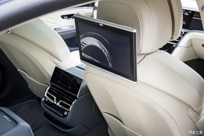 宾利飞驰对比迈巴赫s480气场,宾利飞驰街拍气场霸气视频