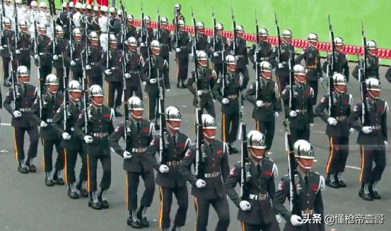 中国ak47礼宾枪,香港警察制式步枪