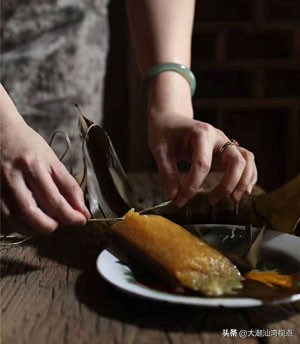 潮州栀粽粿的教程,潮州市凤凰黄栀子粽包法