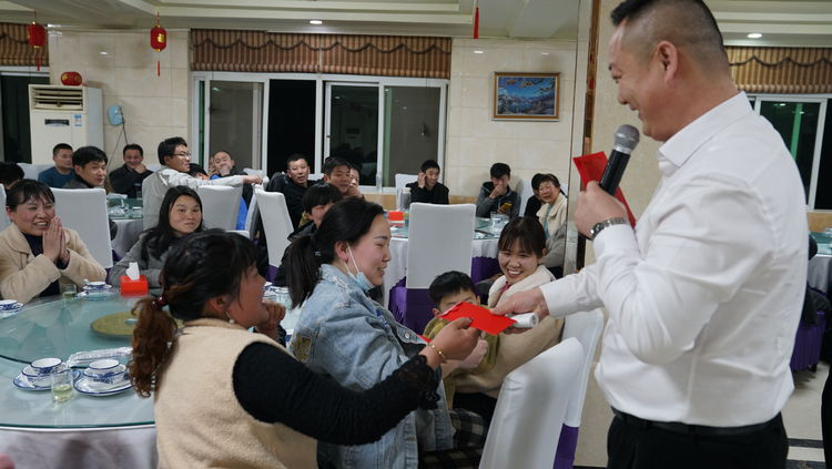 雷帝国际彩砂施工视频,雷帝国际瓷砖辅料