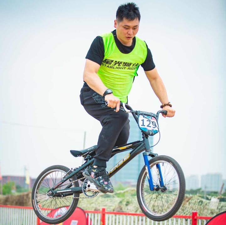 「鞍山运动达人」不走寻常路小轮车带来速度与激情