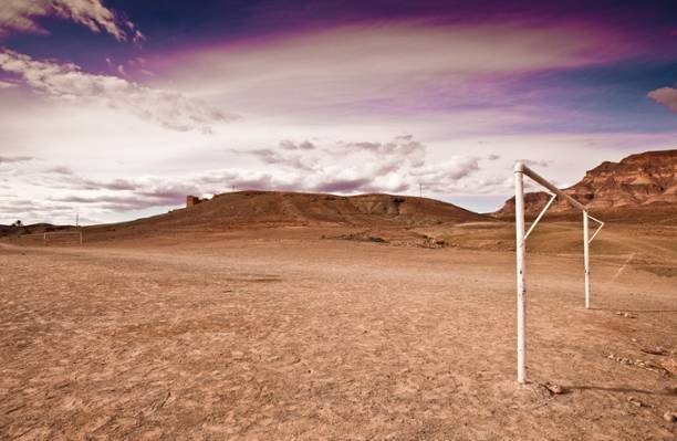 不一定是要朝圣，想要猎奇就来这些民间足球场看看吧！