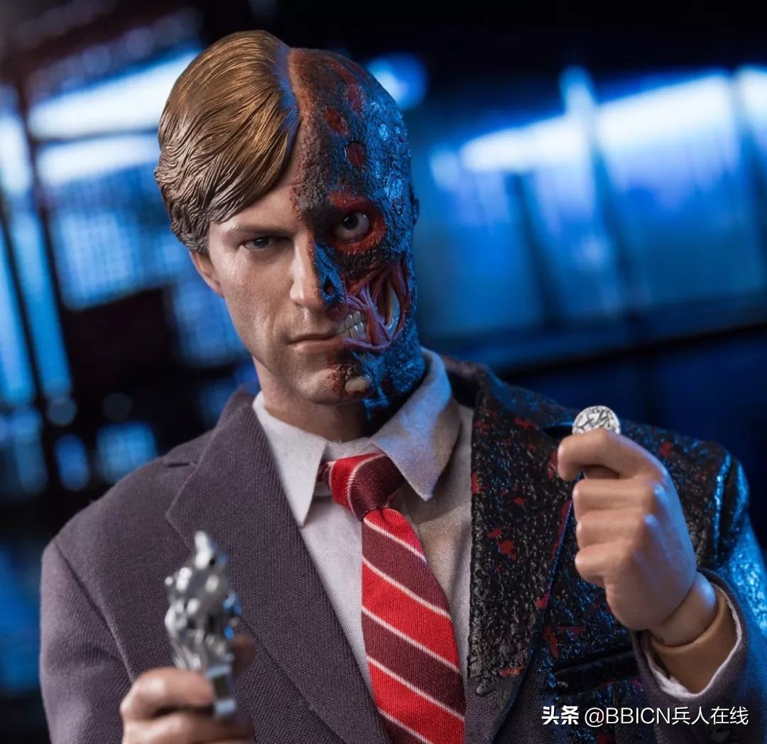 哈维丹特是小丑吗,哈维丹特变成双面人