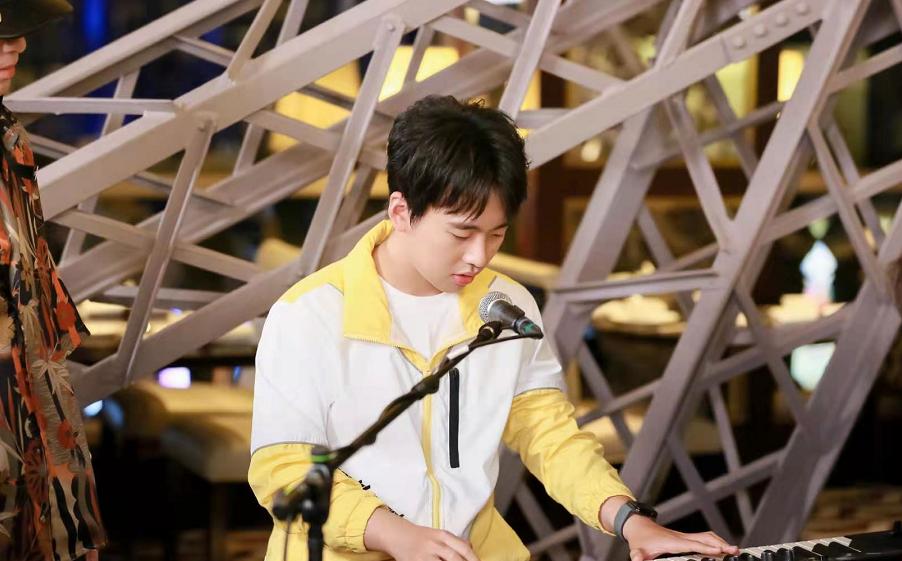 郭德纲小儿子照曝光基因强大,郭德纲6岁小儿子罕曝近照