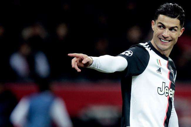 梅西和范迪克对决视频,年度最佳球员梅西