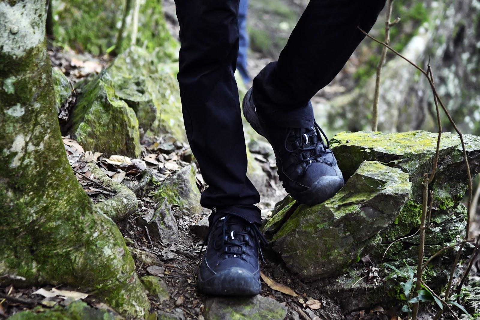 户外登山鞋哪种比较好用耐穿,小白入门登山鞋怎么选购