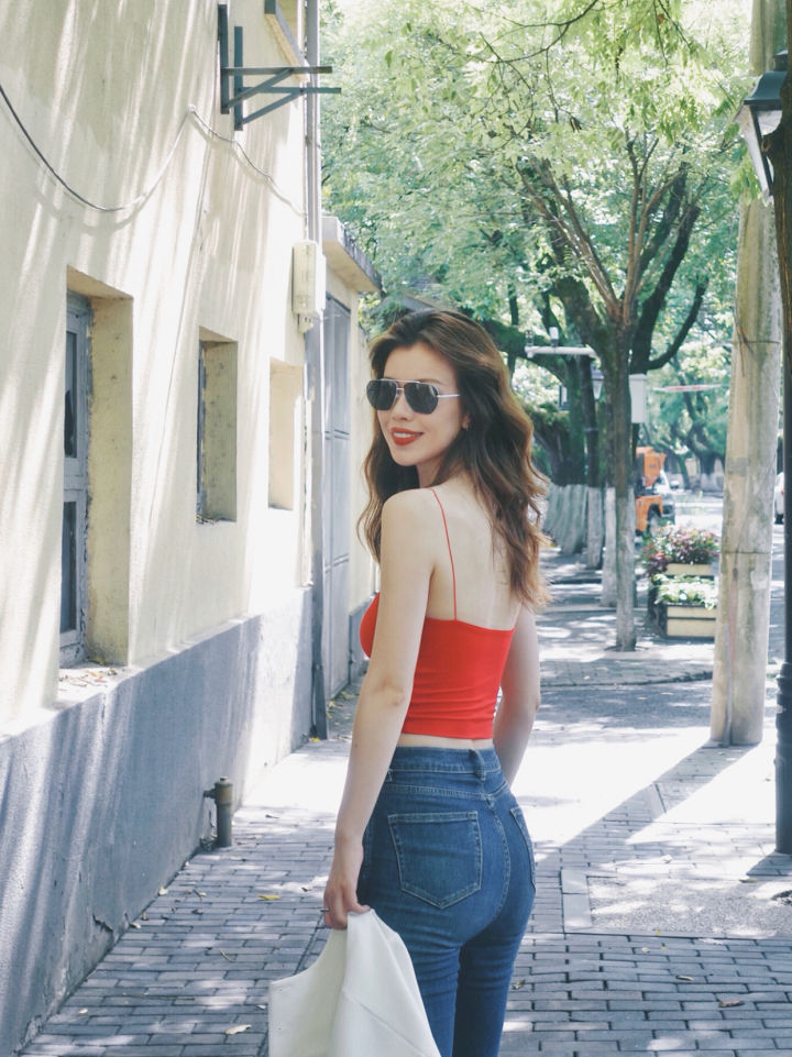 人像拍摄如何摆出自然的姿势,郁金香与人像拍照姿势照片